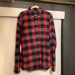 Like new J. Crew men’s button down shirt. Size medium.